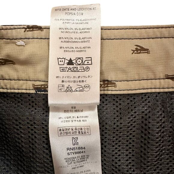 Patagonia ~ Mens Blue Shorts ~size 40 ~ small imperfection on front hemline - Picture 10 of 10